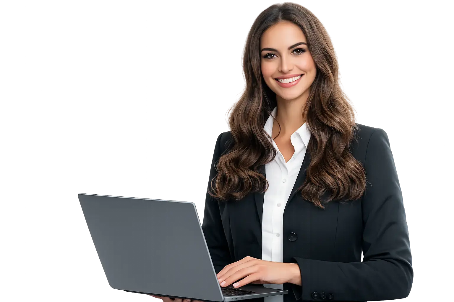 Mujer ejecutiva sonriendo con blazer negro y camisa blanca, usando portátil, retrato hiperrealista para contenido corporativo.
